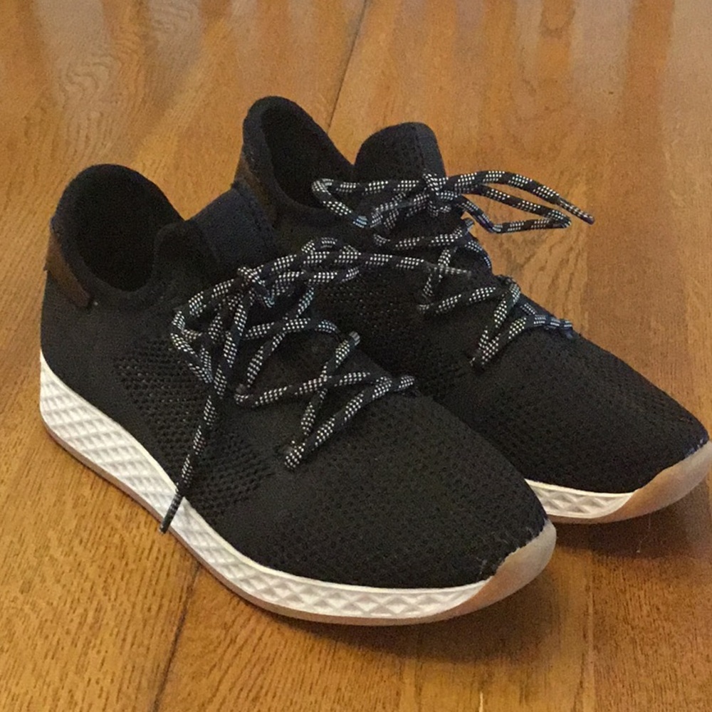Woman’s Urban Sport byJ/SLIDES black slip on tie knit sneaker. Size 7. Worn once